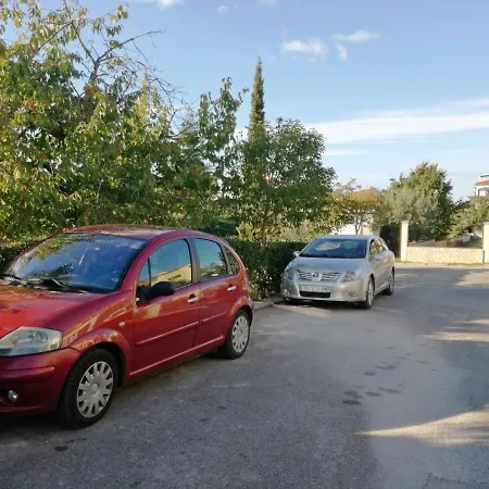 Lägenhet With Parking Space - 19657